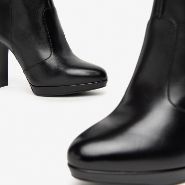 Bota alta con caña elástica