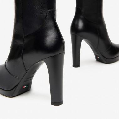 Bota alta con caña elástica