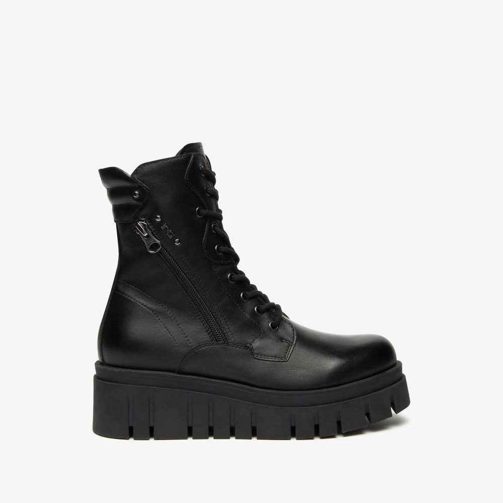 Botín de cordones negro