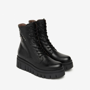 Botín de cordones negro