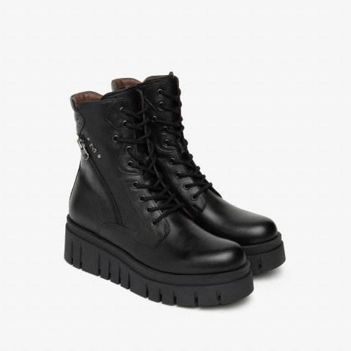 Botín de cordones negro