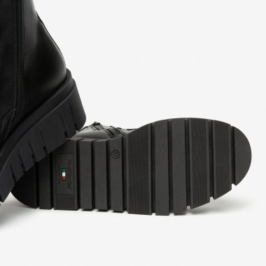 Botín de cordones negro