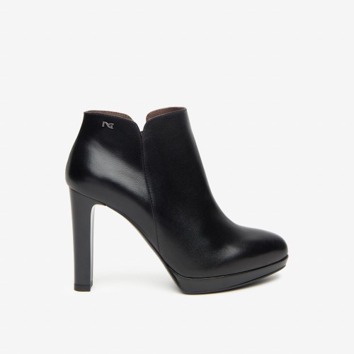 Zapato Abotinado  de tacón alto