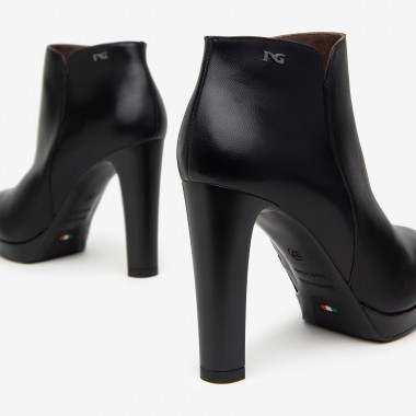 Zapato Abotinado  de tacón alto