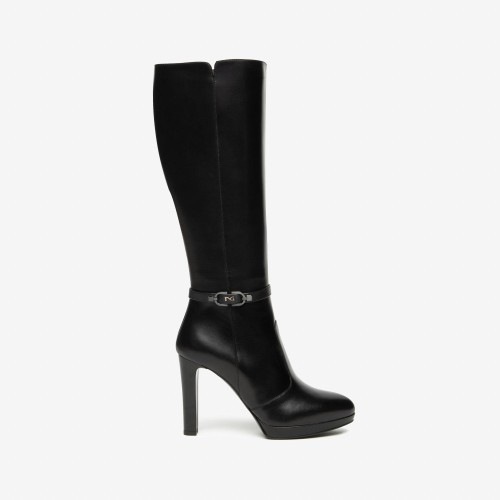 Bota de piel negra con hebilla