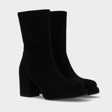 Lil Justina ante negro