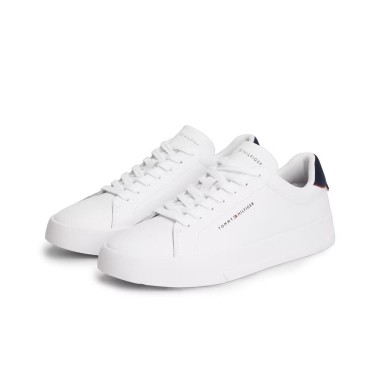 Zapatilla de vestir en blanco