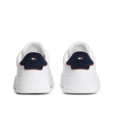 Zapatilla de vestir en blanco