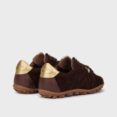 Zapatilla plana marrón