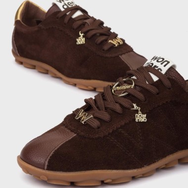 Zapatilla plana marrón