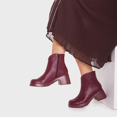 Botín Extralight en burdeos de tacón 6cm