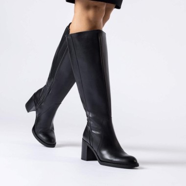 Bota caña ancha en negro