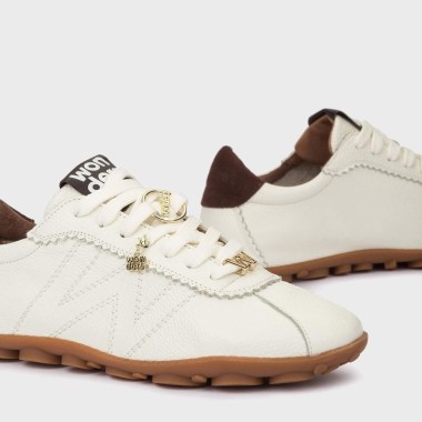 Zapatilla plana crema