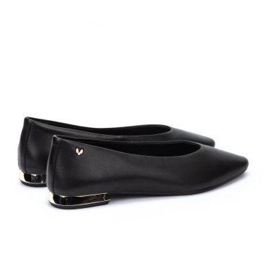 Bailariana en piel negra