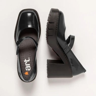 Tacón en charol negro