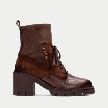 Botín de cordones en avellana