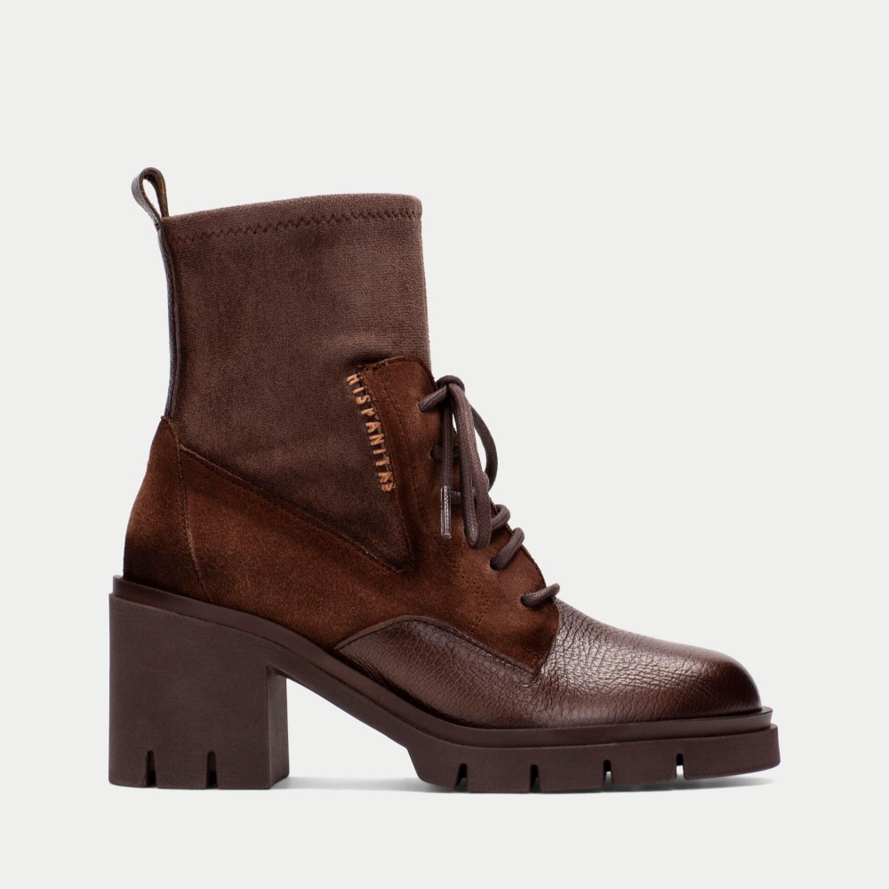 Botín de cordones en avellana