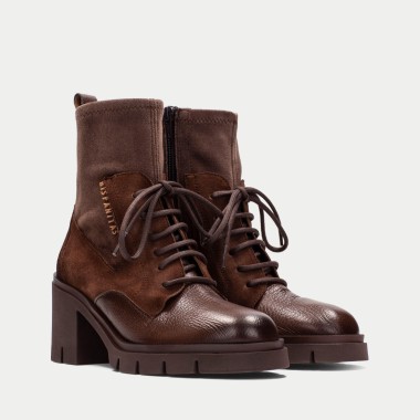 Botín de cordones en avellana