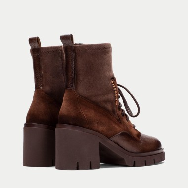 Botín de cordones en avellana