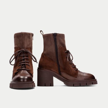 Botín de cordones en avellana