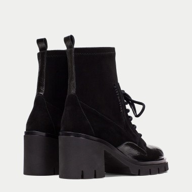 Botín de cordones negro