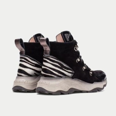 Botín deportivo zebra