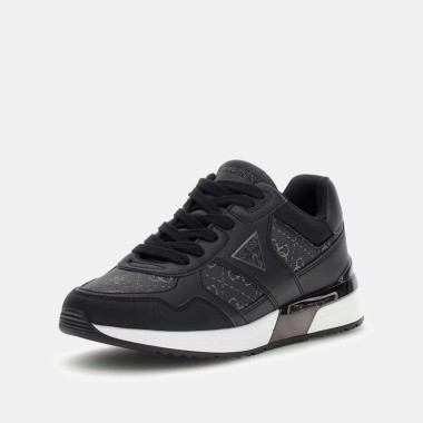 Deportivo de vestir en negro