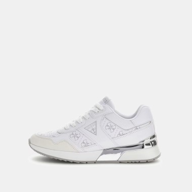 Deportivo de vestir en blanco