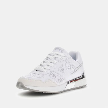 Deportivo de vestir en blanco