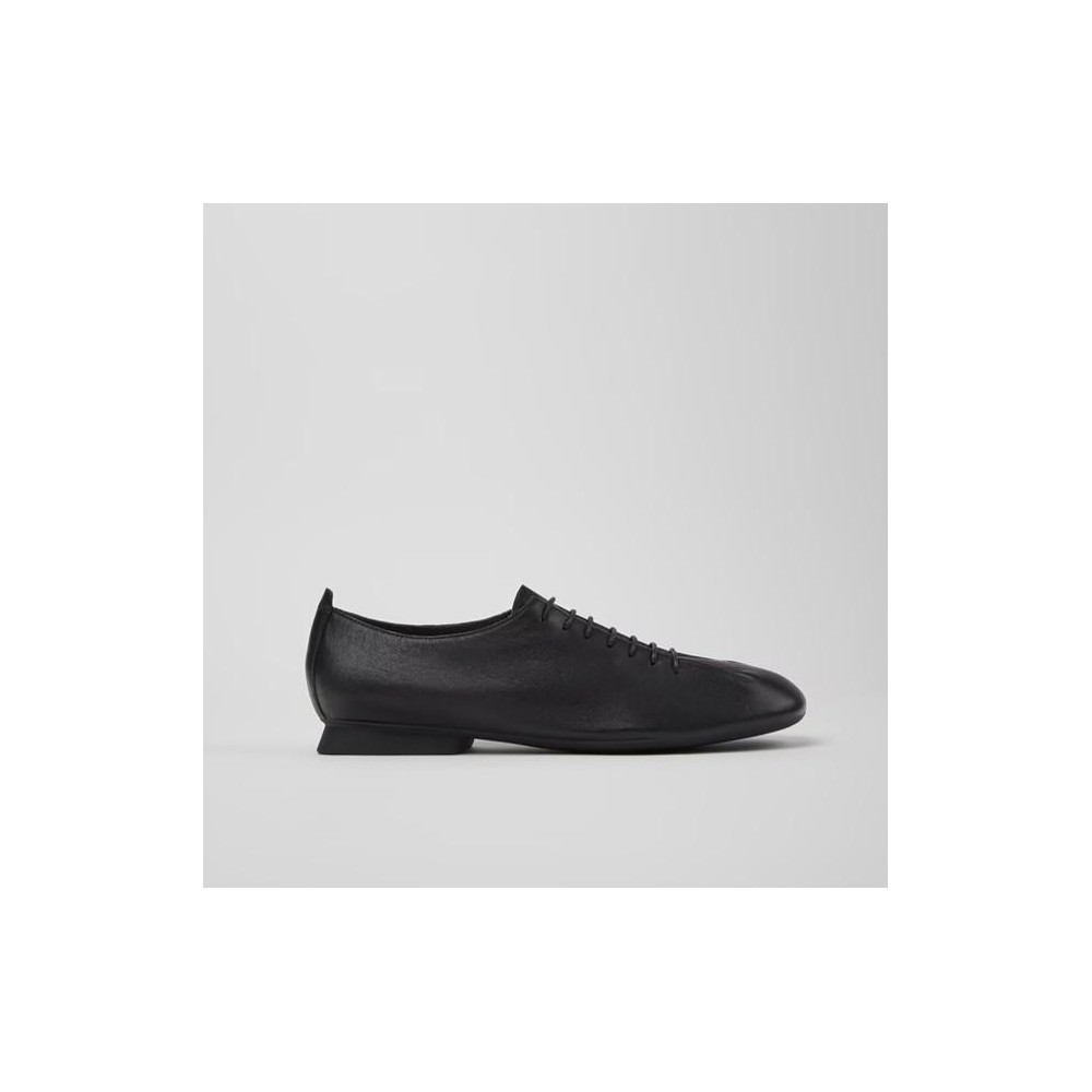 Bailarina con cordones