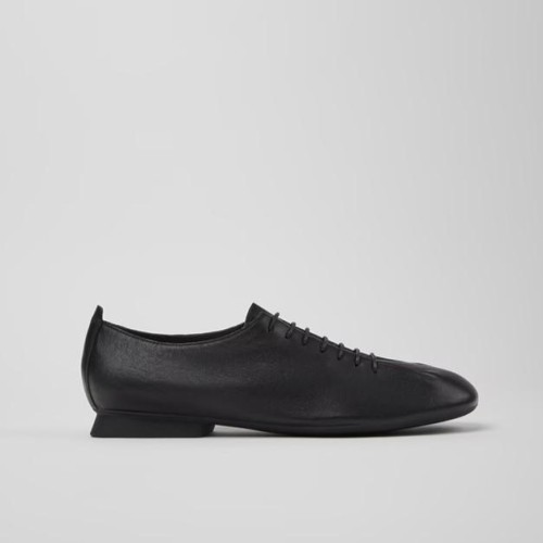 Bailarina con cordones