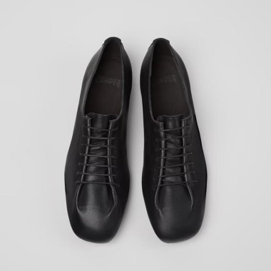 Bailarina con cordones