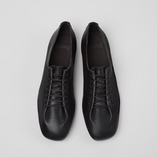 Bailarina con cordones