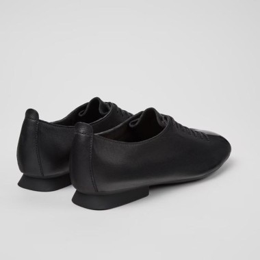 Bailarina con cordones