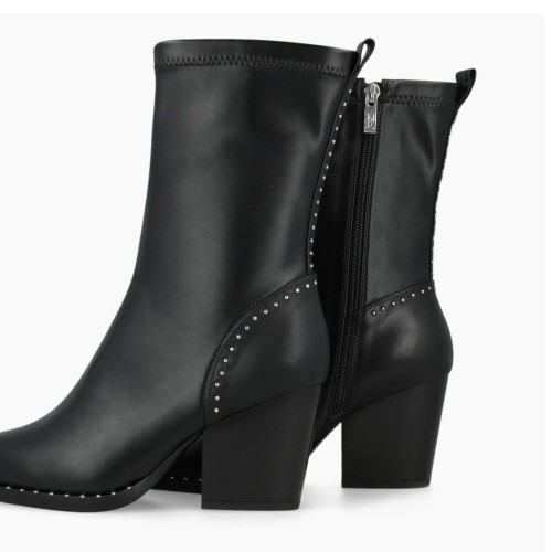 Botín en piel negra