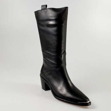 Bota negra de tacón medio