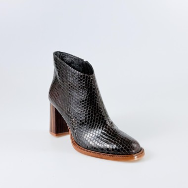 Botín en serpiente marrón