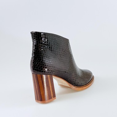 Botín en serpiente marrón