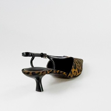 Salón destalonado Desie leopardo