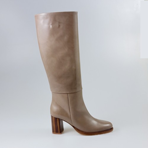 Bota de piel en taupe