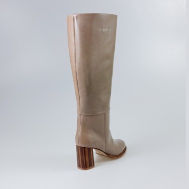Bota de piel en taupe