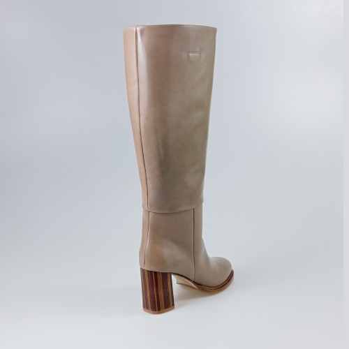 Bota de piel en taupe