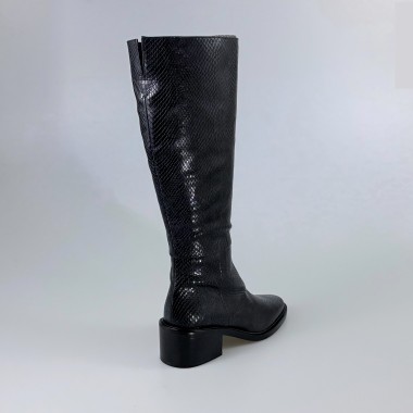 Bota en serpiente azul