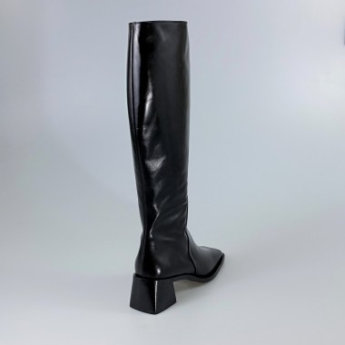 Bota de piel negra