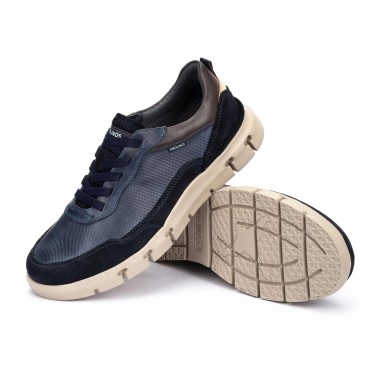 Deportivo con elásticos en azul