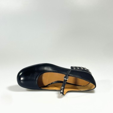 Mercedes negro con tachas Kimi