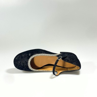 Mercedes negro plano